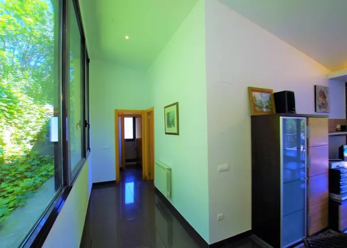 V&v Lloret- Nicole Willa