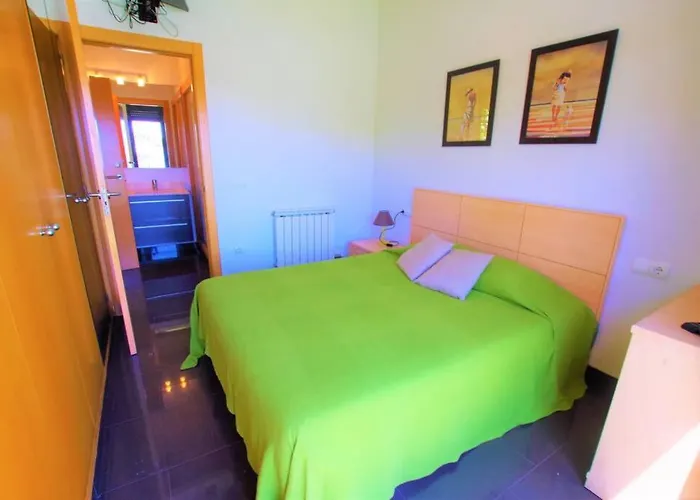 V&v Lloret- Nicole Willa